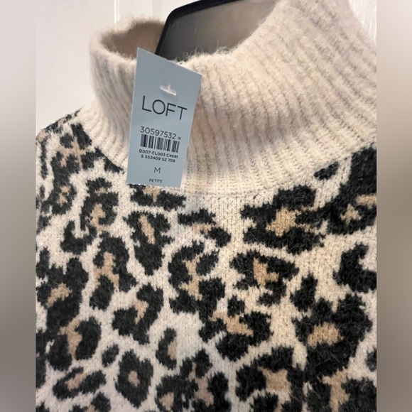 NWT LOFT Petites M Leopard Print Turtleneck Sweater Cream Long Sleeve - Picture 4 of 8